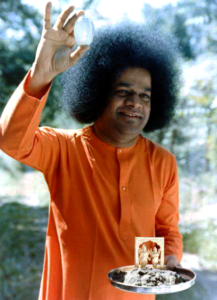 Sathya Sai Baba holds a jyoti lingam
