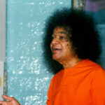 Shri Sathya Sai Baba giving discourse