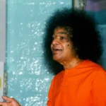 Shri Sathya Sai Baba giving discourse