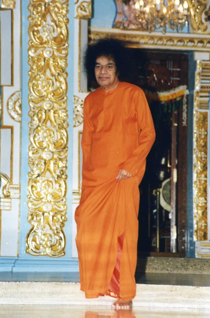 ALT: Shri Sathya Sai Baba Spiritual Guidance Discourse Image
