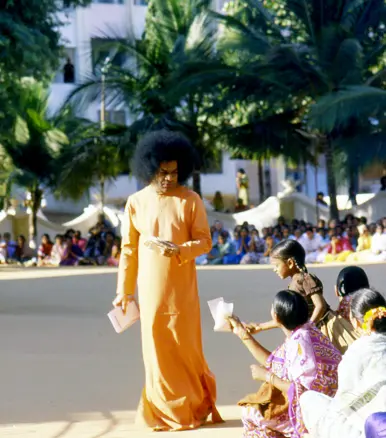 Bhagwan Shri Sathya Sai Baba giving darshan image