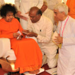 Bhagwan Shri Sathya Sai Baba guiding devotees image