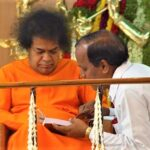 Bhagwan Shri Sathya Sai Baba meeting devotee