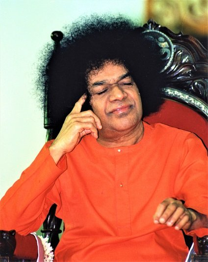 Sathya Sai Baba spiritual path image, Divine Pastime, Walk towards ME and Leave maya behind, Divine Supreme’s Sole