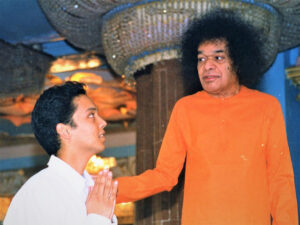 Sri Sathya Sai Baba blessing devoted seeker