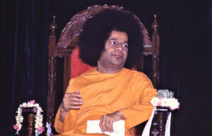 Sathya Sai Baba delivering divine discourse image