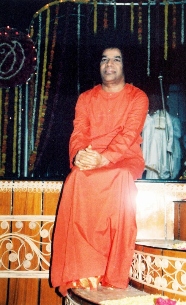 shri sathya sai baba delivering spiritual discourse photo