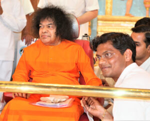 Bhagwan Shri Sathya Sai Baba with devoted disciple