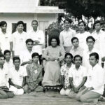 Sathya Sai Baba with summer course delegates image