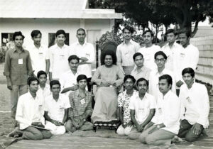 Sathya Sai Baba with summer course delegates image