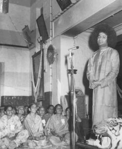 Bhagwan Shri Sathya Sai Baba addressing devotees indoors