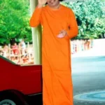 Sathya Sai Baba raising his hand
