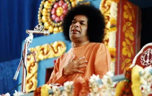 Bhagawan Sri Sathya Sai Baba delivering divine discourse