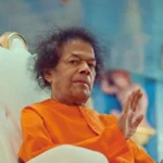 Sathya Sai Baba giving final darshan
