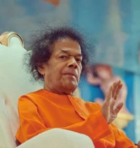 Sathya Sai Baba giving final darshan