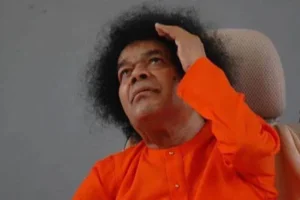 Sri Sathya Sai Baba gazing toward heavens