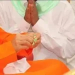 Sri Sathya Sai Baba presenting divine rings to devotee