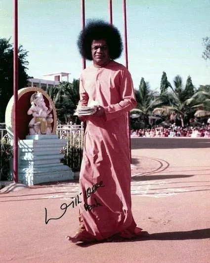 When Prof. Frank Baranowski saw Sri Sathya Sai’s Aura—July, 1978 54 baba w letters lg