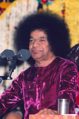 Shri Sathya Sai Baba speaking picture