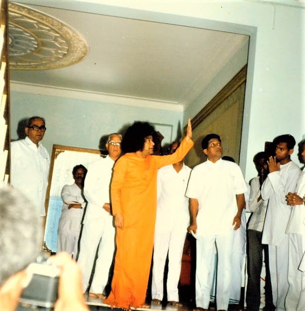 When Sri Sathya Sai beautified the Administrative Building of His University… 55 scan0071