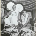 Swami Sivananda blessing devotees during sacred ceremony