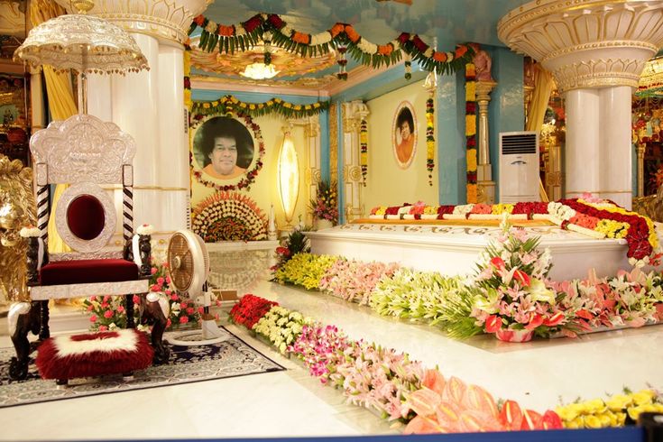 LIVE DARSHAN BHAGAWAN SRI SATHYA SAI BABA MAHA SAMADHI DARSHAN IN PRASANTHI NILAYAM KULWANT HALL