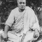 Tarak Maharaj seated in peaceful meditation