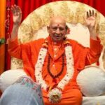 Vandana spiritual guru blessing devotees with raised hands and compassion