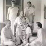 Swami Sivananda guiding devotees toward mental discipline