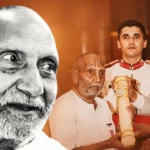 Swami Sivananda receiving national honor from President Ram Nath Kovind