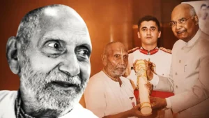 Swami Sivananda receiving national honor from President Ram Nath Kovind