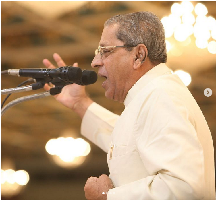 Professor Anil Kumar delivering inspiring Sathya Sai Sunday spiritual discourse gracefully