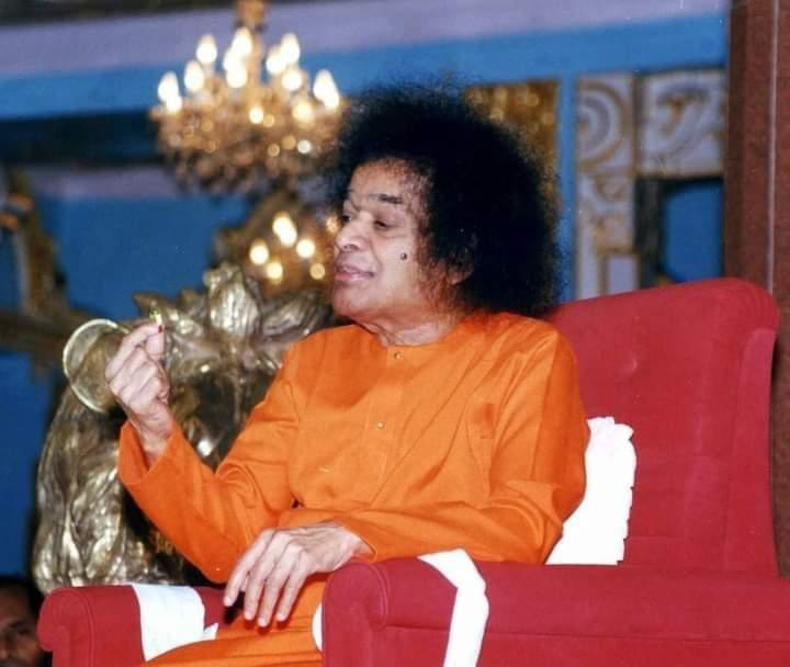 Bhagawan Sri Sathya Sai Baba delivering a spiritual discourse indoors, Landmark Discourses